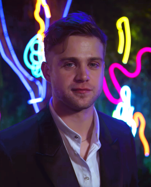 File:Leo Woodall.png
